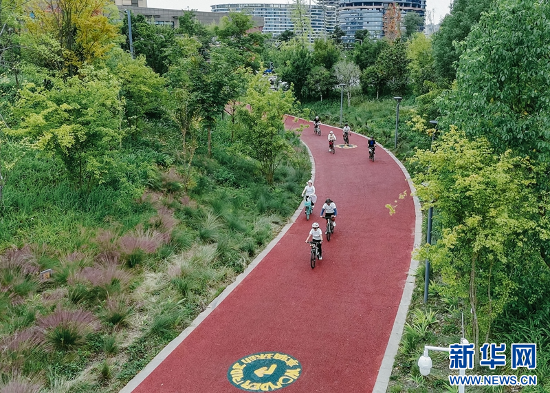 跟着赛事去过节四川天府新区打造“生态+体育”多元生活场景利来国际注册(图2)