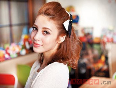 冬季甜美中发发型<em>扎法</em> 1分钟韩式扎发变女主角