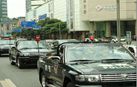 成都首支特警敞篷越野巡逻车队亮相街头