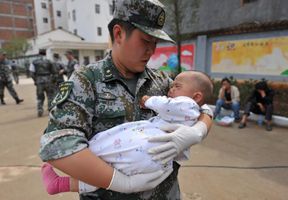 地震灾区医疗救助紧张进行