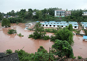 四川广安遭暴雨袭击