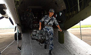 空军两架米171E直升机赶赴普洱地震灾区