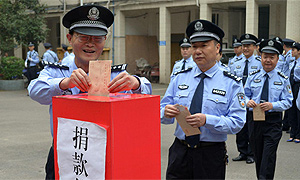 精准扶贫 乐山市夹江县警方为乡亲捐款5万元