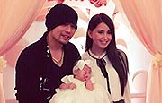 周杰伦女儿百日宴一家三口幸福亮相