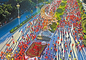 邛海边两万余人跑“最美赛道”