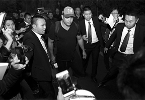 “外星人”罗纳尔多空降双流 要教四川娃儿踢足球