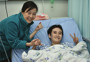 80后美女画家患尿毒症 坚持卖画筹集医疗费