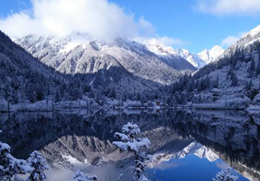 雪后达古冰川纯净唯美 宛如童话冰雪世界