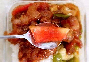 网友齐晒食堂“奇葩菜”