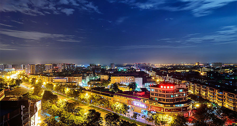 夜幕中的新津