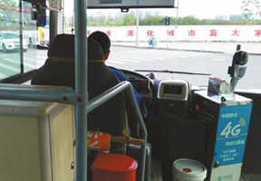 德阳最牛公交司机全程直播“小偷”上车