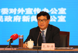 四川省林业厅厅长尧斯丹介绍相关情况