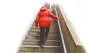 新都状元街：为居民院落安装雨棚 应急箱配置到院落
