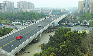 成都万兴路、武侯新城快速路主车道通车