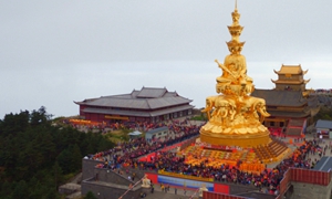 航拍峨眉山金顶十方普贤菩萨圣像落成十周年庄严金身圆满法会