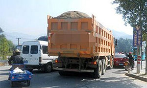 乐山市五通桥区整治超限超载货运车辆