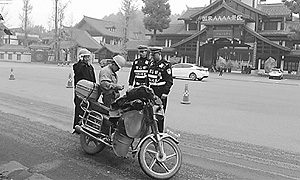 乐山交警支队开展中心城区行车秩序集中整治行动