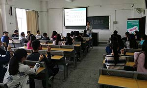 成都市双流区“手语说法”走进深圳高校