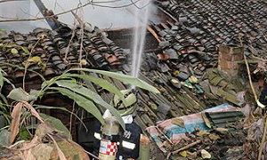 乐山市五通桥公安迅速扑灭一起火灾事件