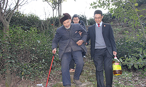 乐山市夹江县人民法院开展春节送温暖活动