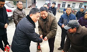 德阳市科协春节“送温暖”慰问精准扶贫户