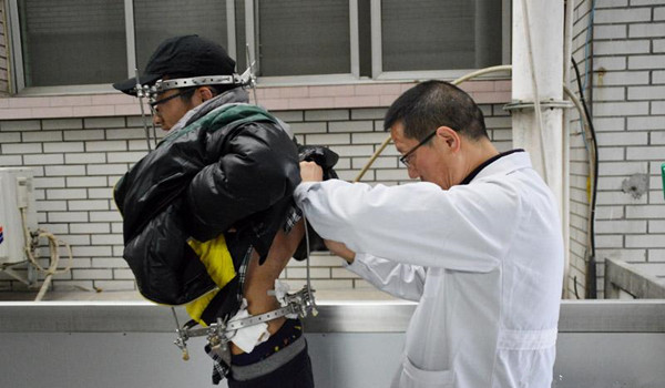 小医生梁益建专题报道
