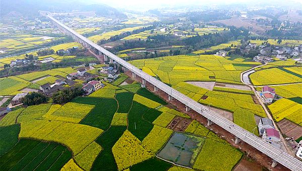 飞阅北向出川大通道西成铁路客运专线四川段