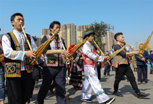 四川兴文苗族群众欢度“花山节”