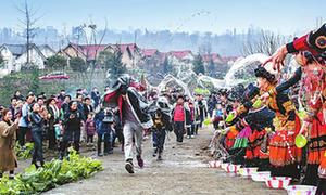 “治蜀兴川五年 跨越中的四川”摄影展在成都举行