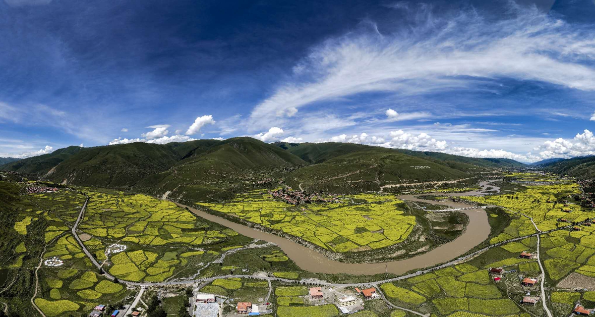 俯瞰甘孜州炉霍县
