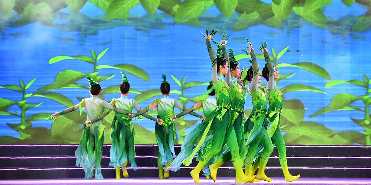 第五届“中国雪茄之乡”全球推介之旅活动开幕式精彩表演。周乐鹏摄