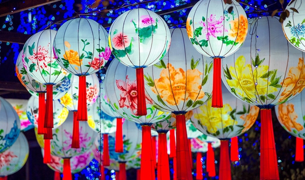 &ldquo;一盏彩灯&rdquo;的70年不凡之路