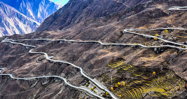 川藏线图片日记：世界屋脊上的交通变迁