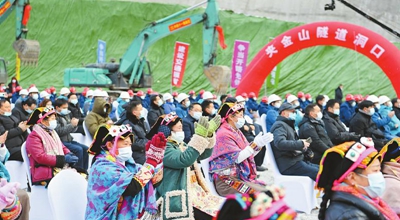 修隧道变“翻山”为“穿山” 冬季过夹金山将不再难