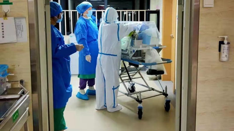 国社@四川｜成都：封控区孕妇紧急求助 医院启动特殊救治流程保母子平安
