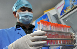 世卫组织:H7N9尚无持续人际传播证据 与死猪无关