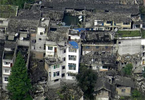 四川芦山地震现场俯拍 已有46人死亡