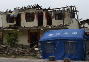 21至24日芦山震区多阵性降雨 急需救灾帐篷