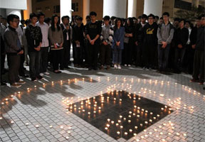 香港科大学生为雅安祈福