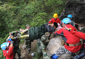 大山里的救援