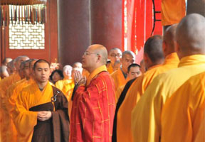 杭州灵隐寺举行芦山地震祈福法会