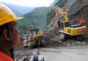 灾区道路进入保通保畅阶段