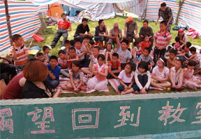 宝兴县灵关镇：孩子们渴望回到教室