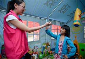 “儿童欢乐驿站”：为芦山灾区儿童带去阳光