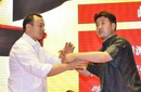 崆峒掌门险被观众打败 武林大师遇尴尬