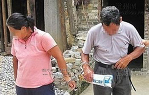 大妈山坡卖淫 寡居老人买春20元一次