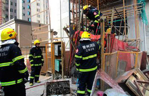 常州电梯坠落30米 5名工人当场死亡