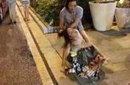 无锡万达原配打小三 被当街扒光衣服