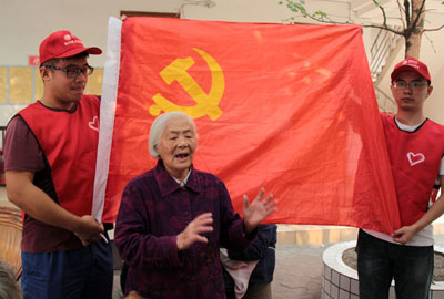敬老爱老 成都电力青年志愿者在行动