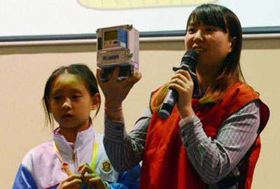 成都电力义工情牵学子 走进校园送安全